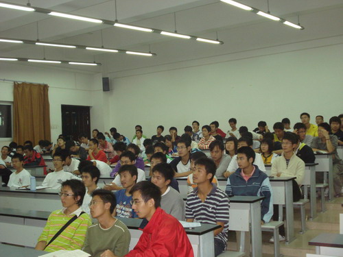 机械学院大一新生在听心理澳门六合彩开奖直播
田瑞琪老师讲座